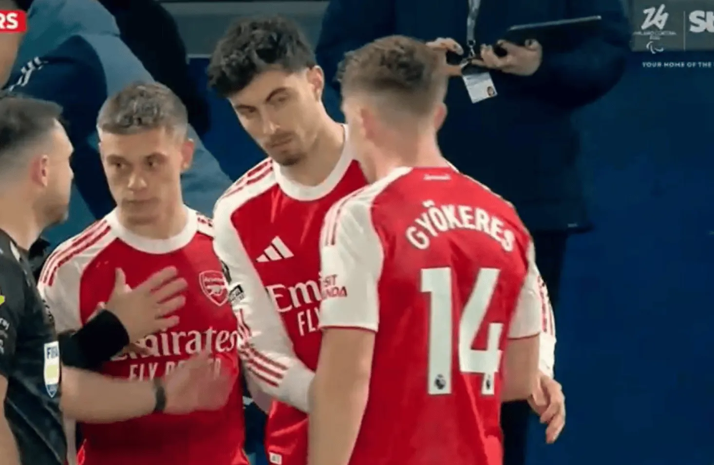 半岛体育在线-哲凯赖什本场0射门0过人，8次对抗全负，13次丢失球权